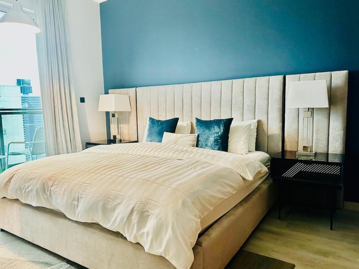 I Burj Retreat I Piano & Workstation Apartment *