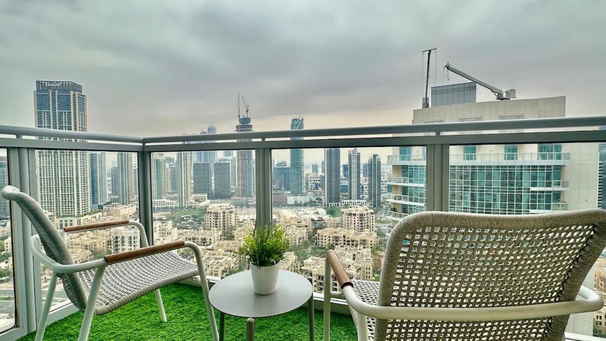 I Burj Retreat I Piano & Workstation Dubai