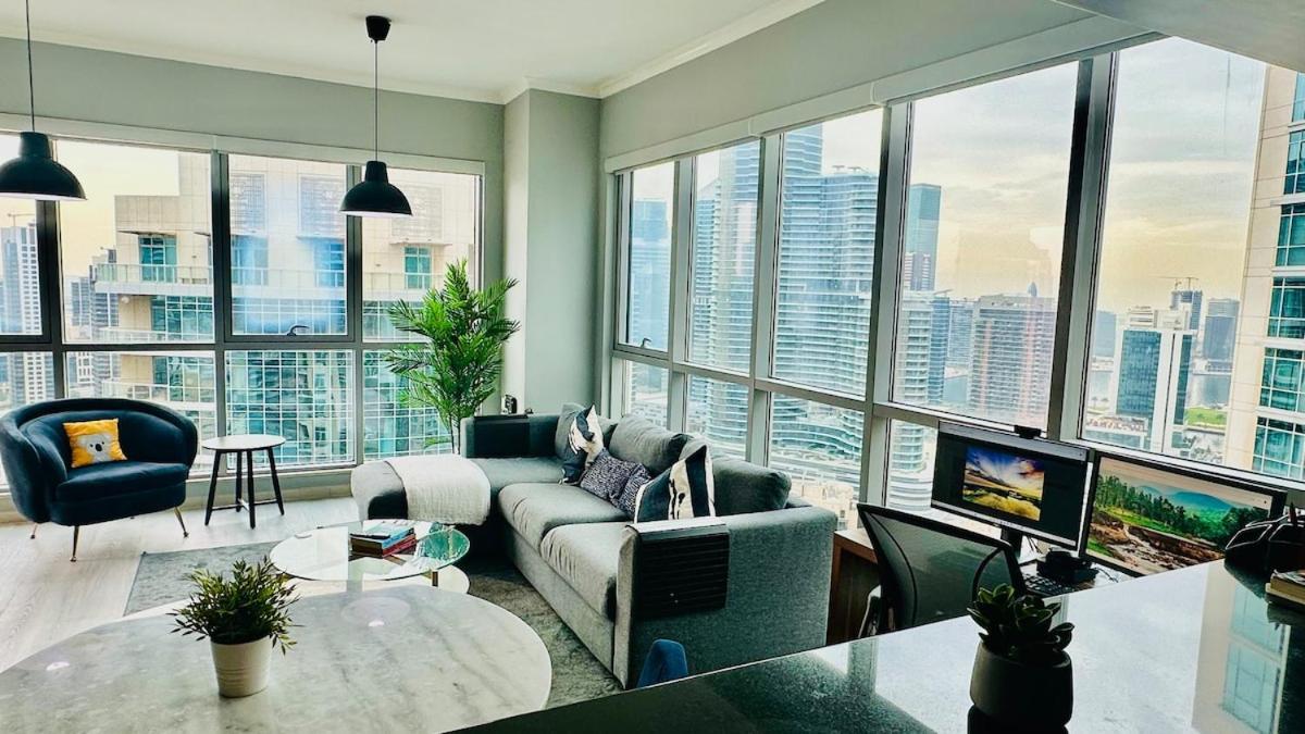 I Burj Retreat I Piano & Workstation