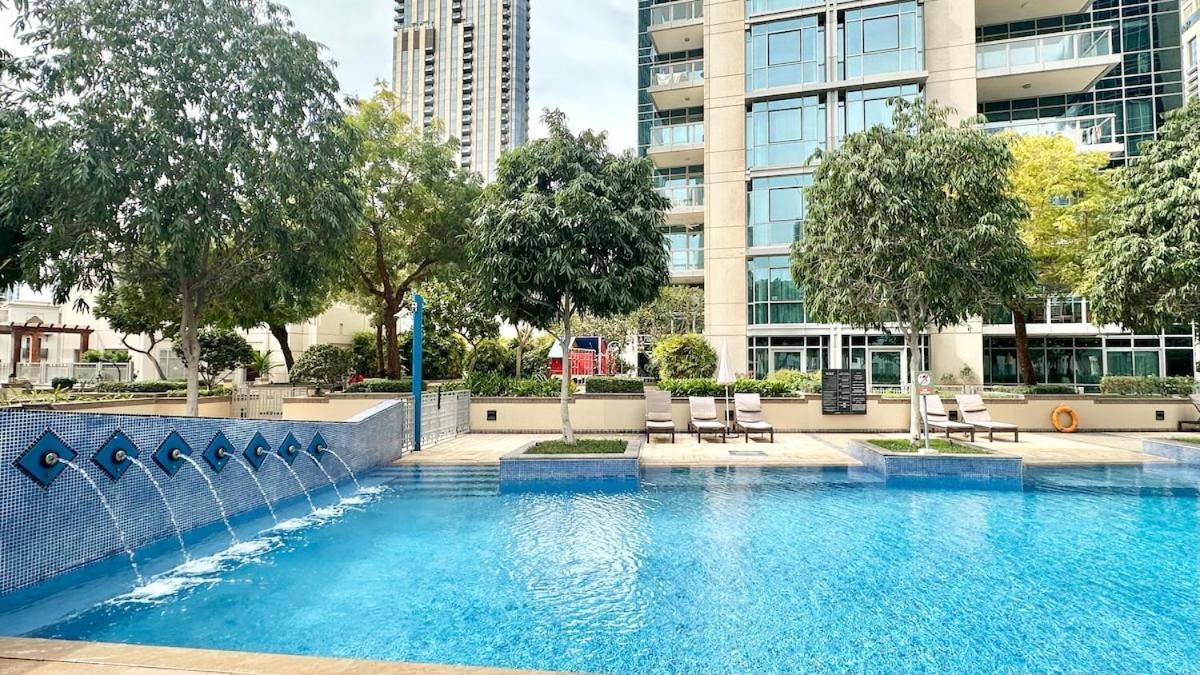 I Burj Retreat I Piano & Workstation Apartment