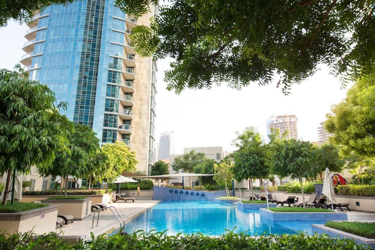 Apartment I Burj Retreat I Piano & Workstation