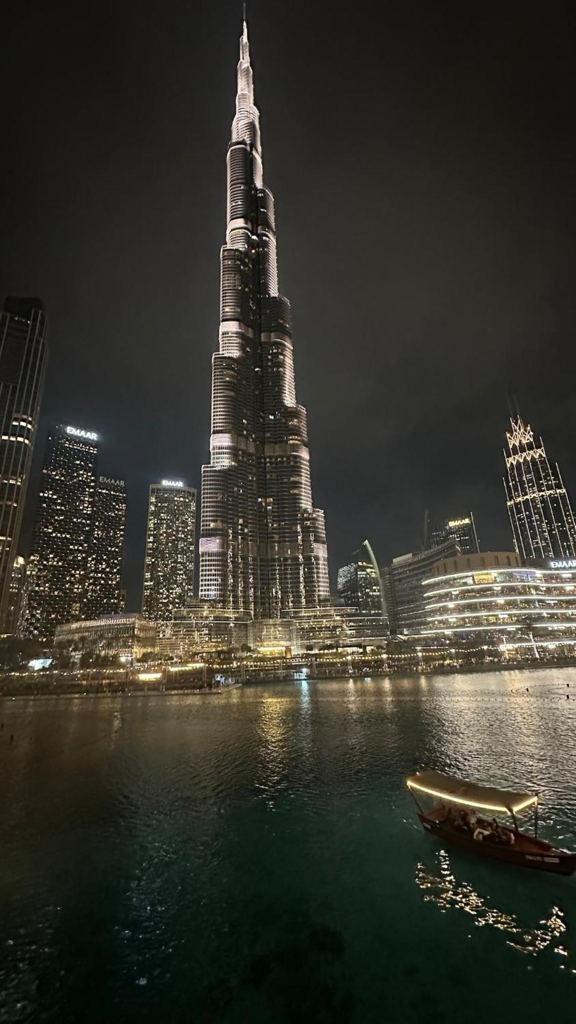 I Burj Retreat I Piano & Workstation Dubai
