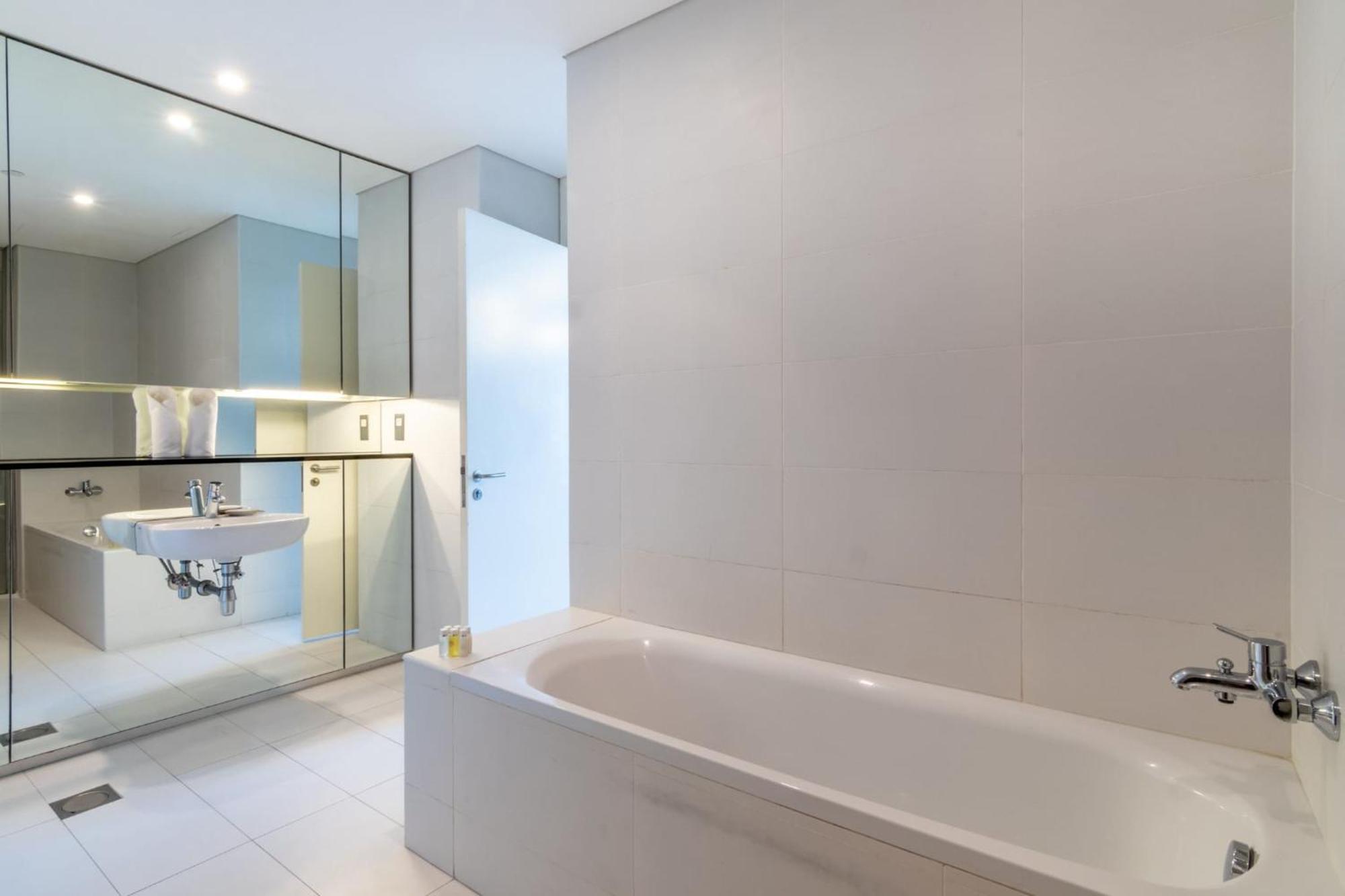 Silkhaus Contemporary 1bdr With Downtown View In Difc *