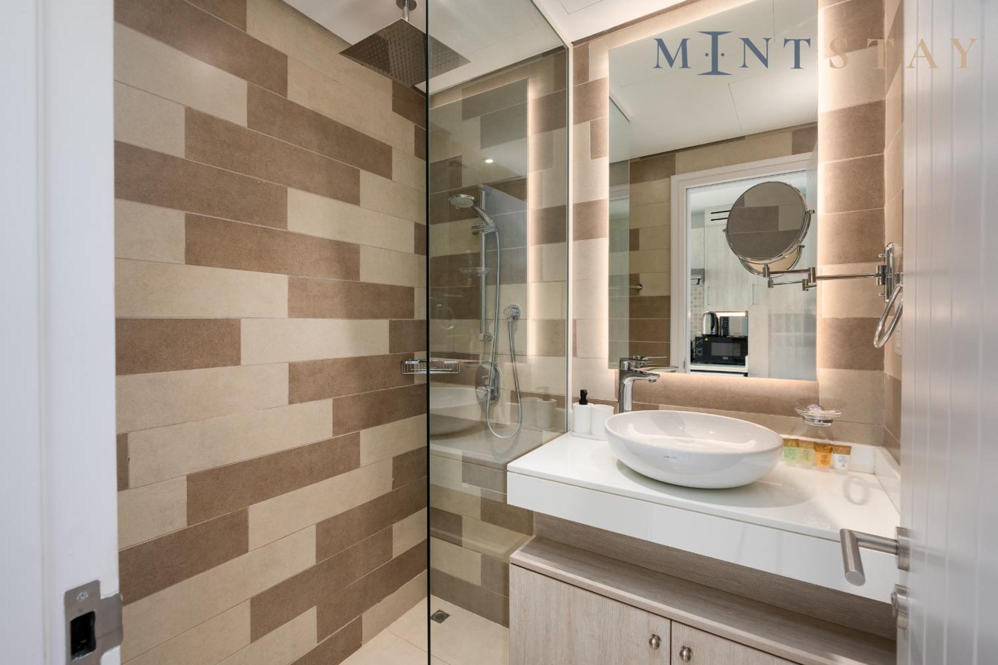 Seven Palm, Palm Jumeirah - Mint Daire Dubai
