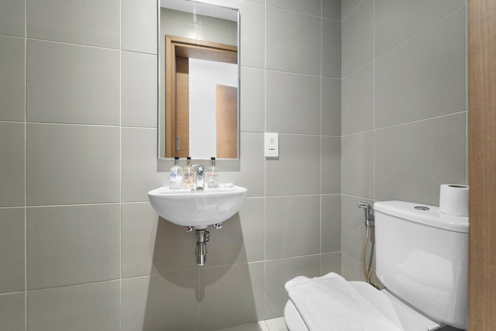 6th Floor 2br And Maid's Walk - Nox Apartment