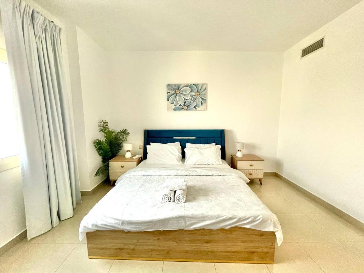 Stadium View 1bedroom In Red In Sport *