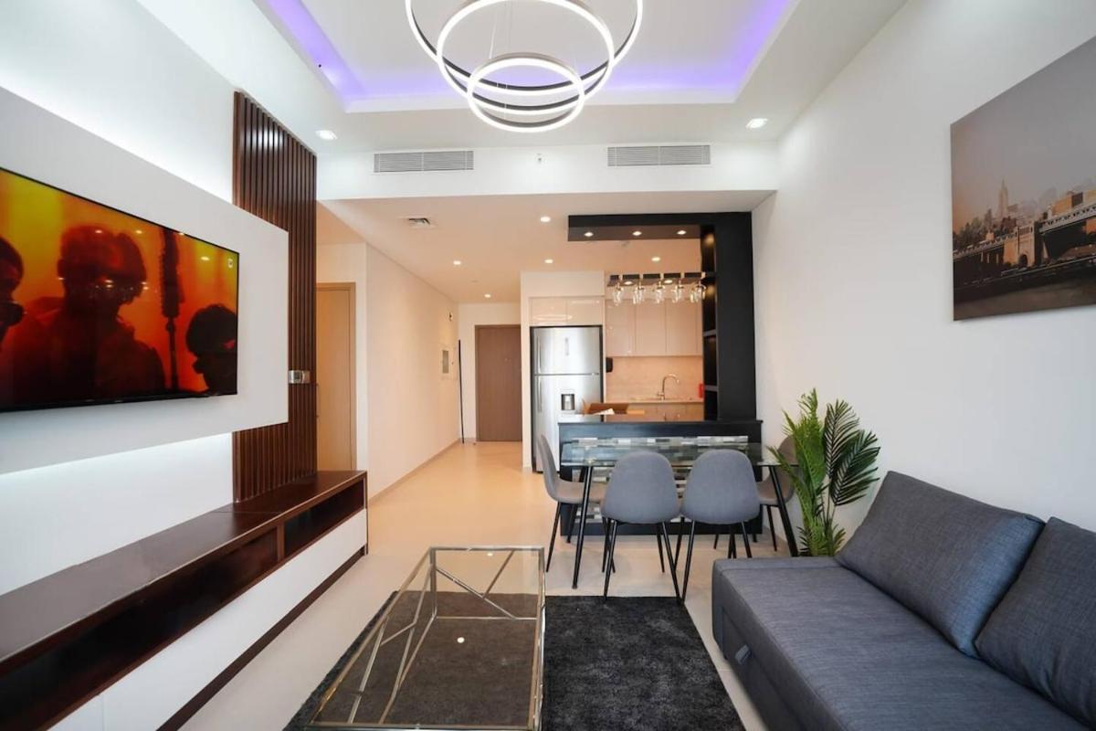 Offers For Burj Royale Condo, Close To Mall Holiday home