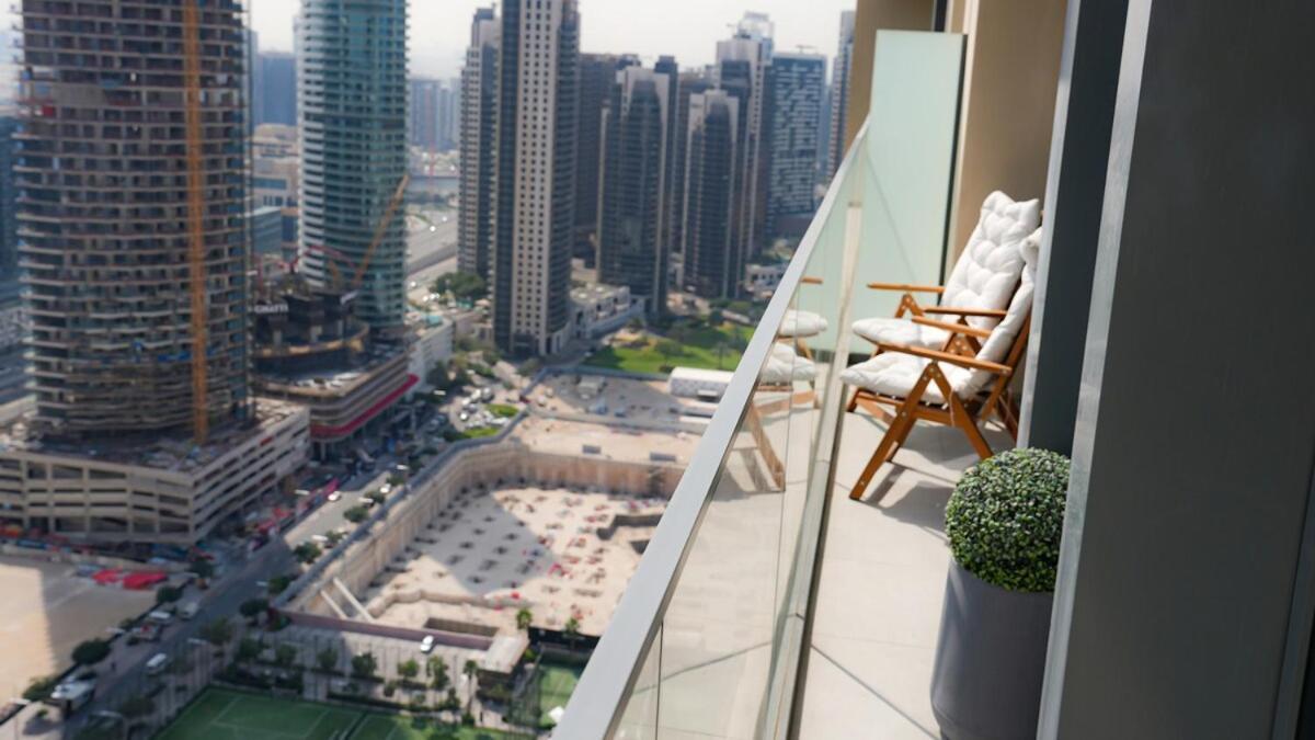 Holiday home Offers For Burj Royale Condo, Close To Mall Dubai