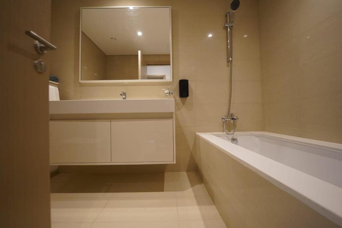 Holiday home Offers For Burj Royale Condo, Close To Mall