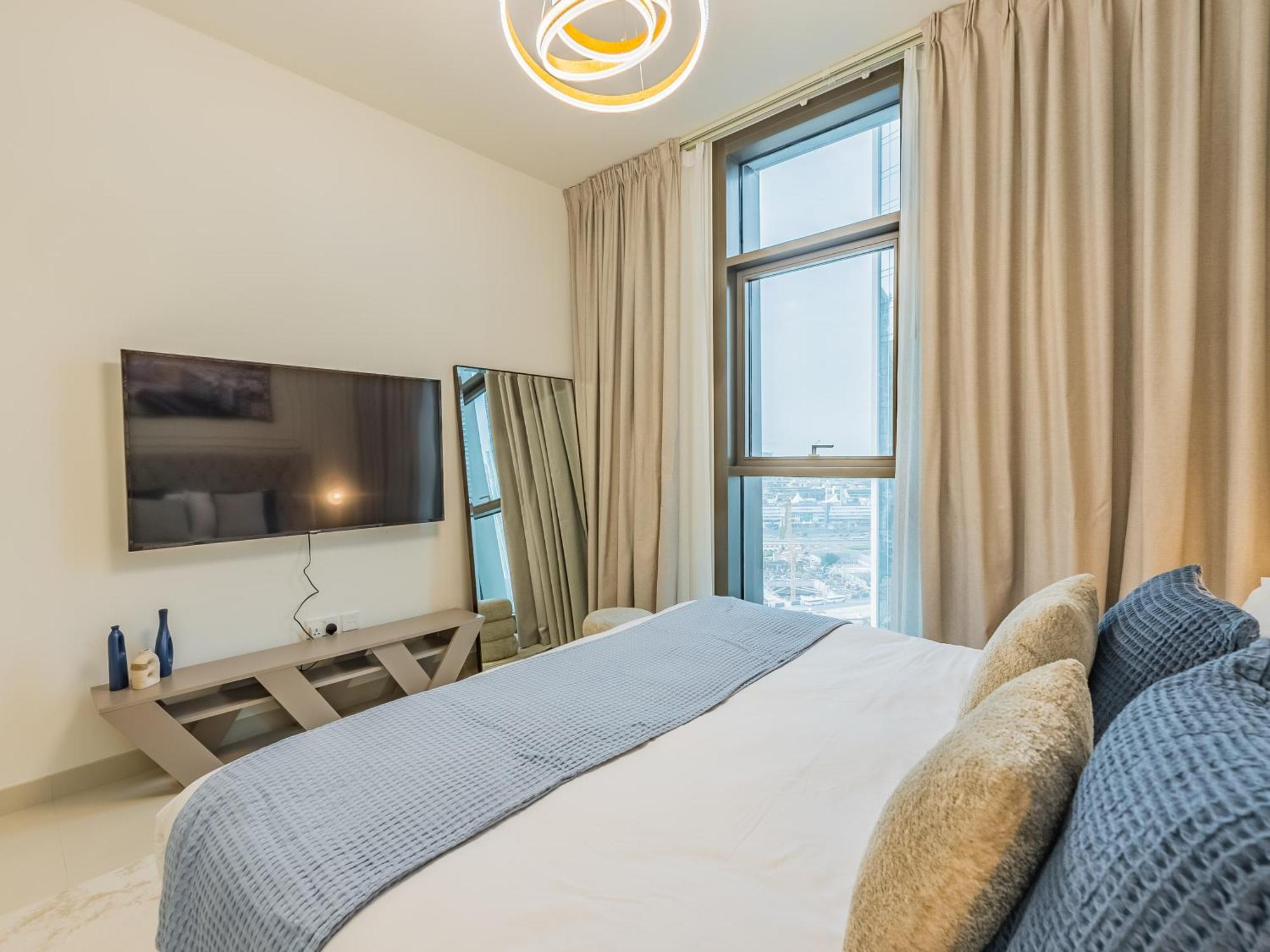 The 'paris' - Stylish 2bd With Burj View Apartment *