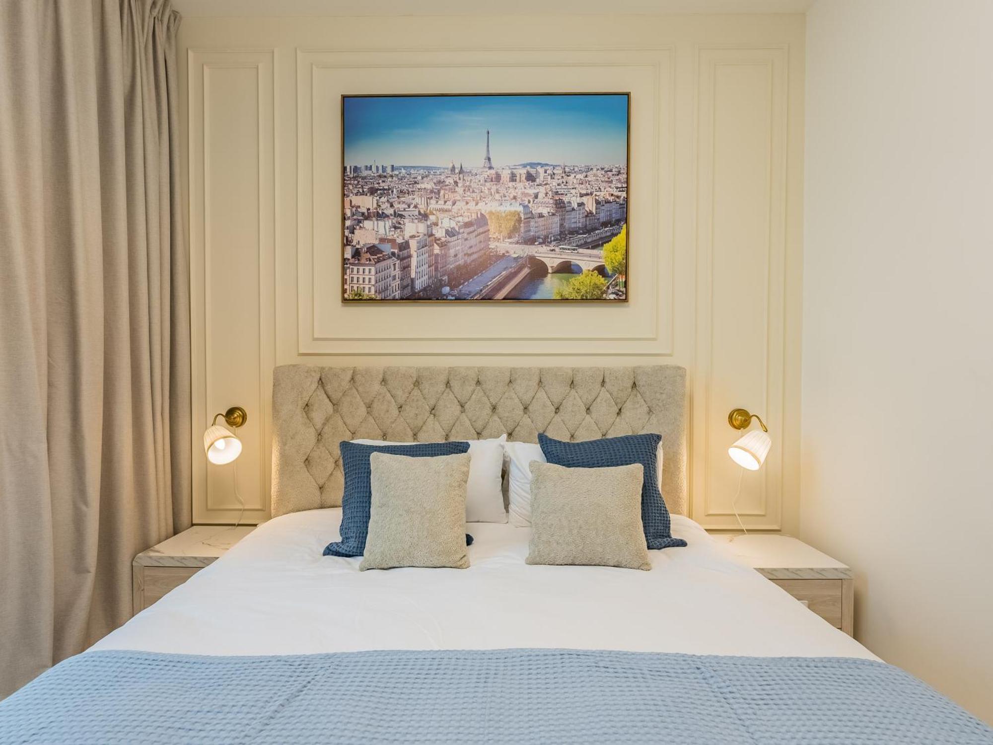 The 'paris' - Stylish 2bd With Burj View Dubai