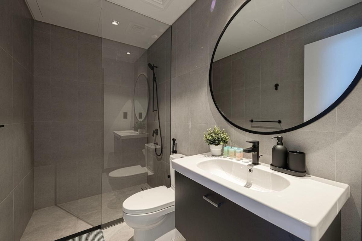 Luxury 2br Burj Khalifa And Canal View Pool Jacuzzi Apartment Dubai
