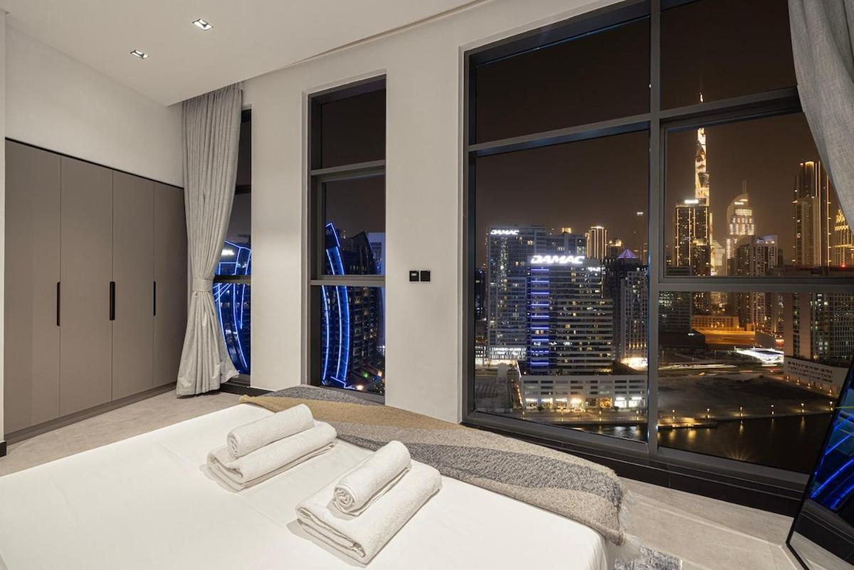Apartment Luxury 2br Burj Khalifa And Canal View Pool Jacuzzi
