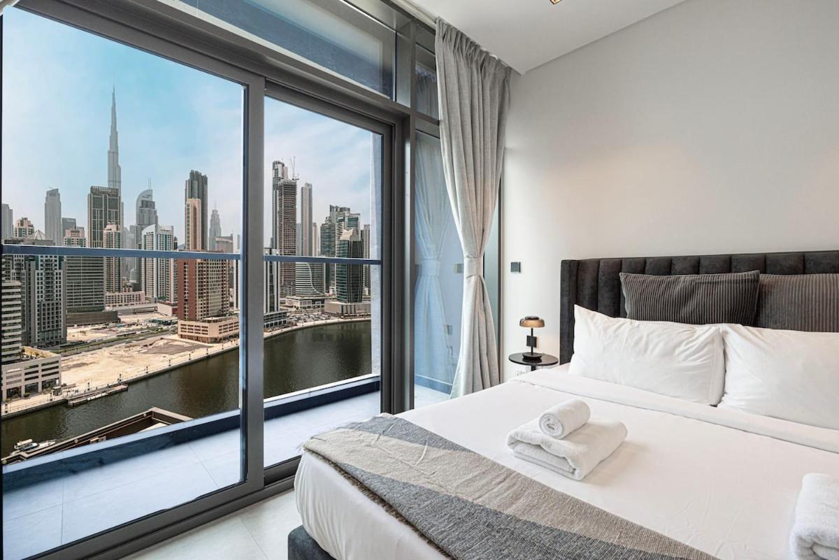 Luxury 2br Burj Khalifa And Canal View Pool Jacuzzi