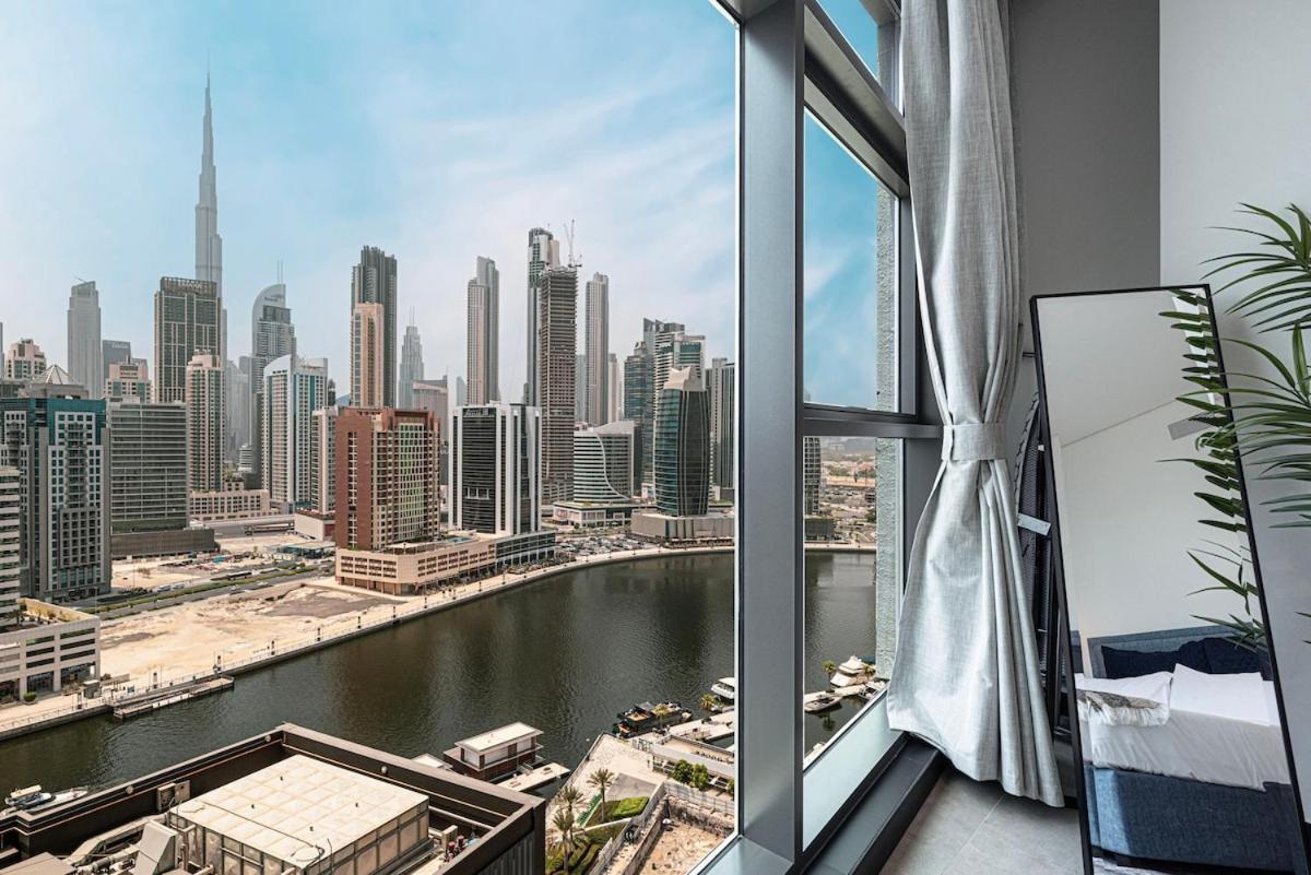 Luxury 2br Burj Khalifa And Canal View Pool Jacuzzi Apartment