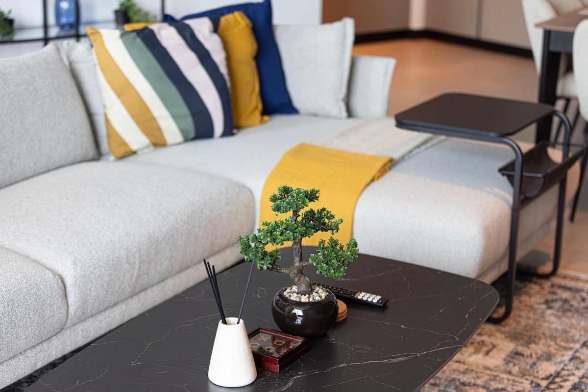 Luxury 2br Burj Khalifa And Canal View Pool Jacuzzi Dubai
