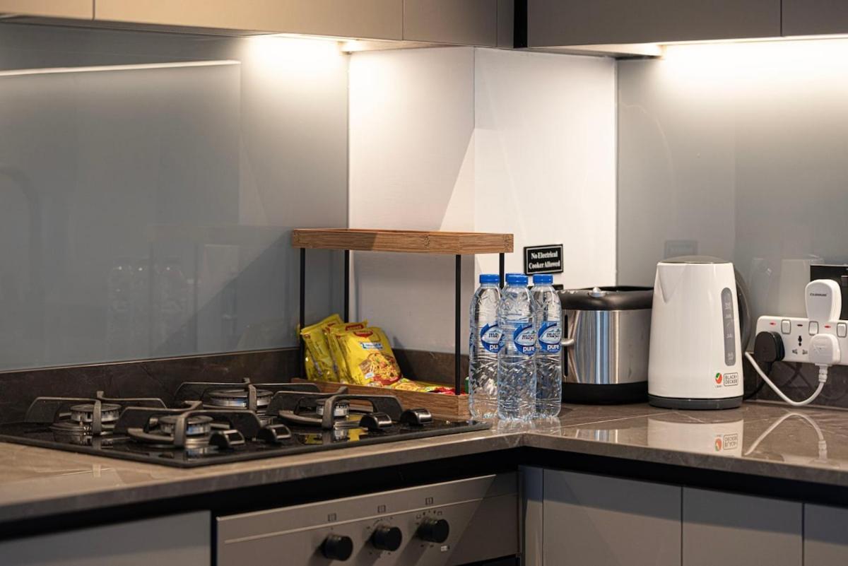 Luxury 2br Burj Khalifa And Canal View Pool Jacuzzi Apartment *