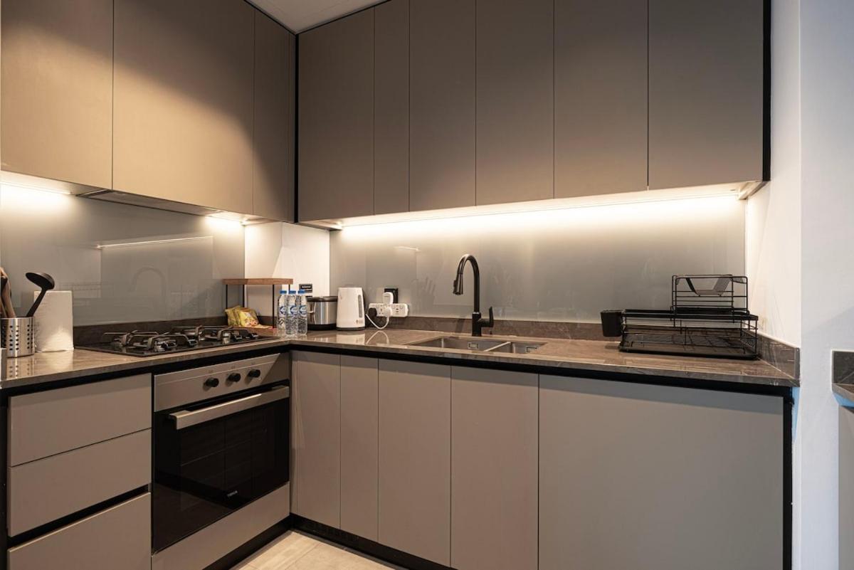 Luxury 2br Burj Khalifa And Canal View Pool Jacuzzi