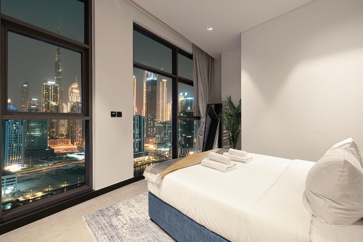 Luxury 2br Burj Khalifa And Canal View Pool Jacuzzi *