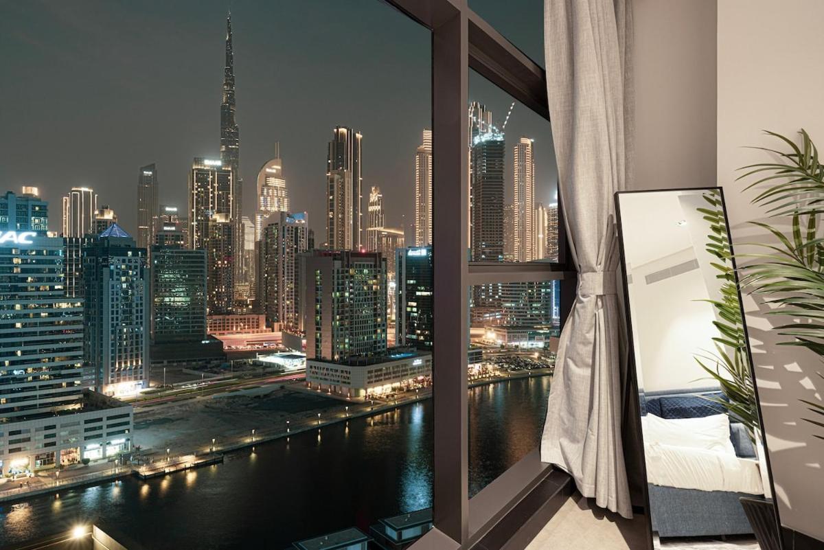 Luxury 2br Burj Khalifa And Canal View Pool Jacuzzi