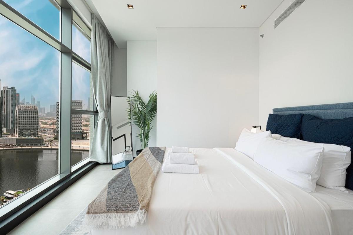 Luxury 2br Burj Khalifa And Canal View Pool Jacuzzi