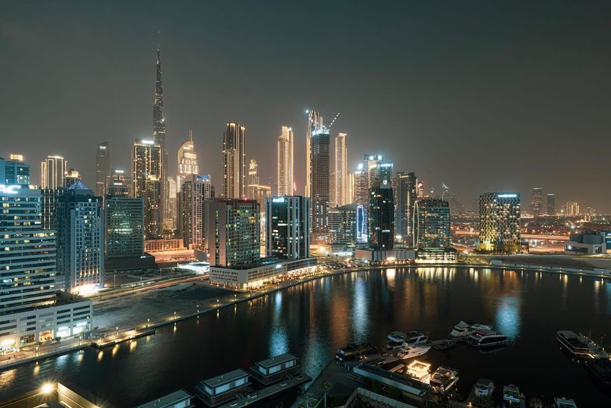 Luxury 2br Burj Khalifa And Canal View Pool Jacuzzi Apartment Dubai