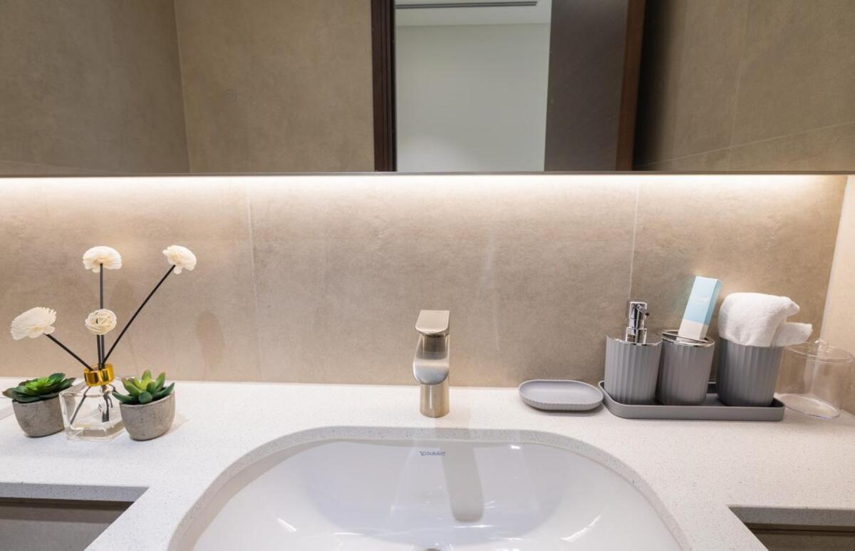 Premium Chic Fully Furnished 1 Bedroom In Sobha Hartland Apartment *