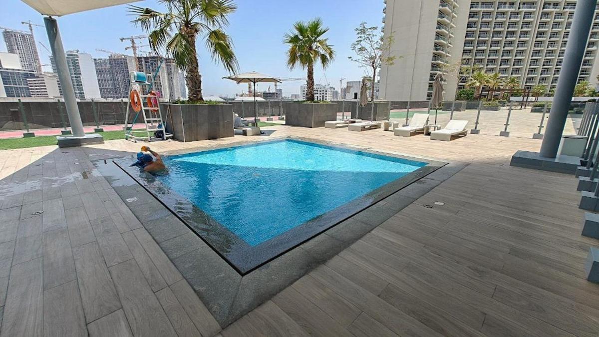 Sophisticated And Serene With Stunning Skyline Views In Jvc