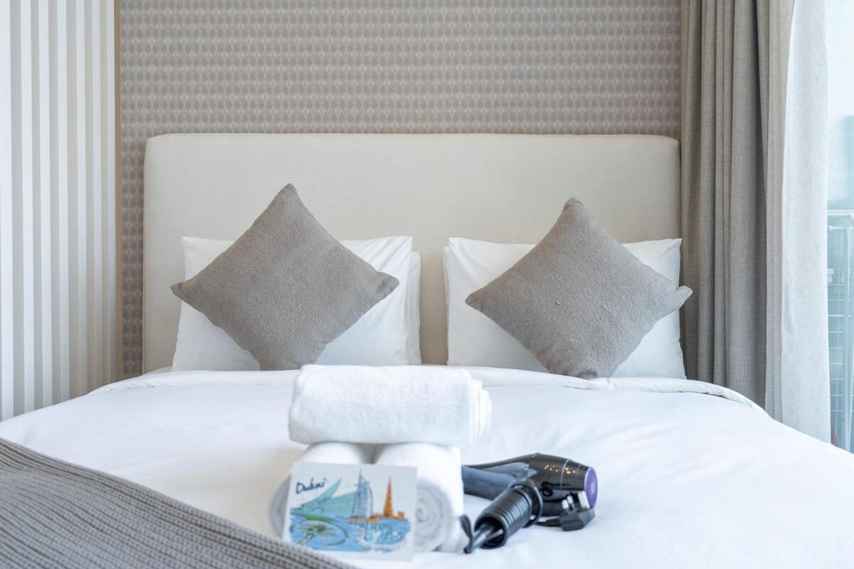 Sophisticated And Serene With Stunning Skyline Views In Jvc Apartment