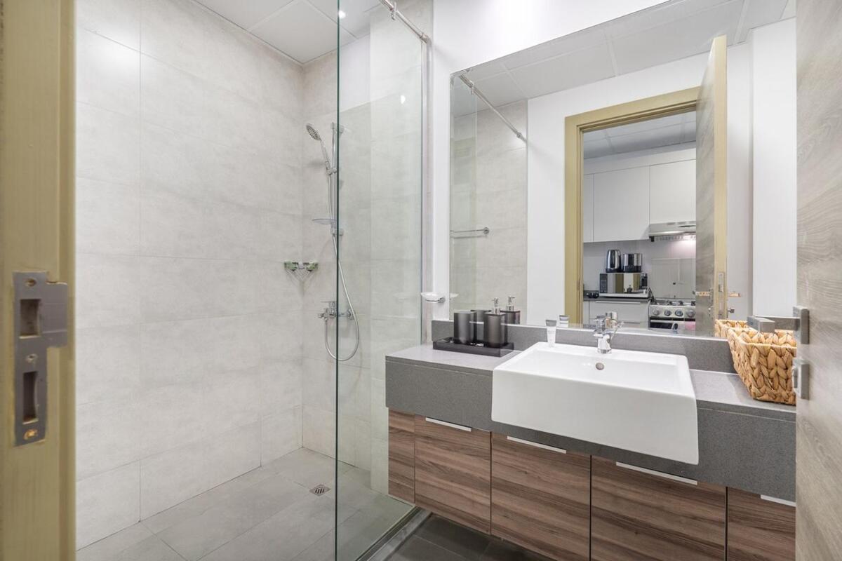 Apartment Sophisticated And Serene With Stunning Skyline Views In Jvc Dubai