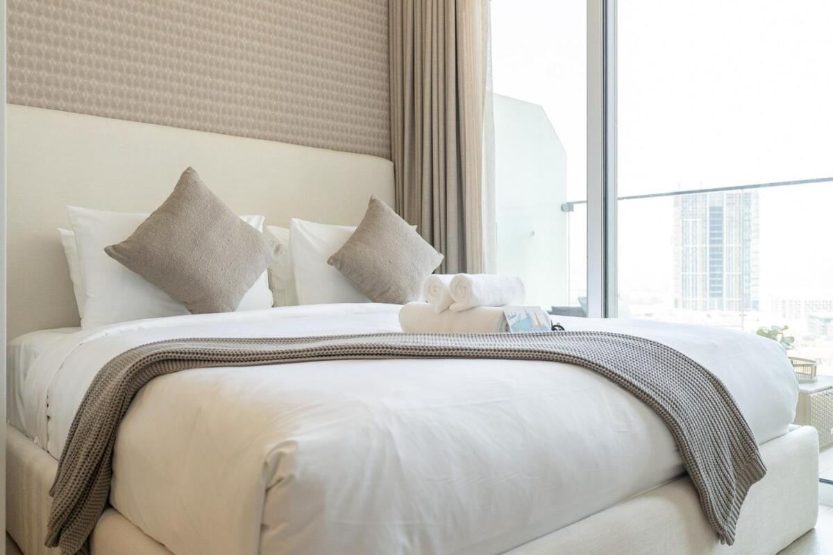 Apartment Sophisticated And Serene With Stunning Skyline Views In Jvc Dubai