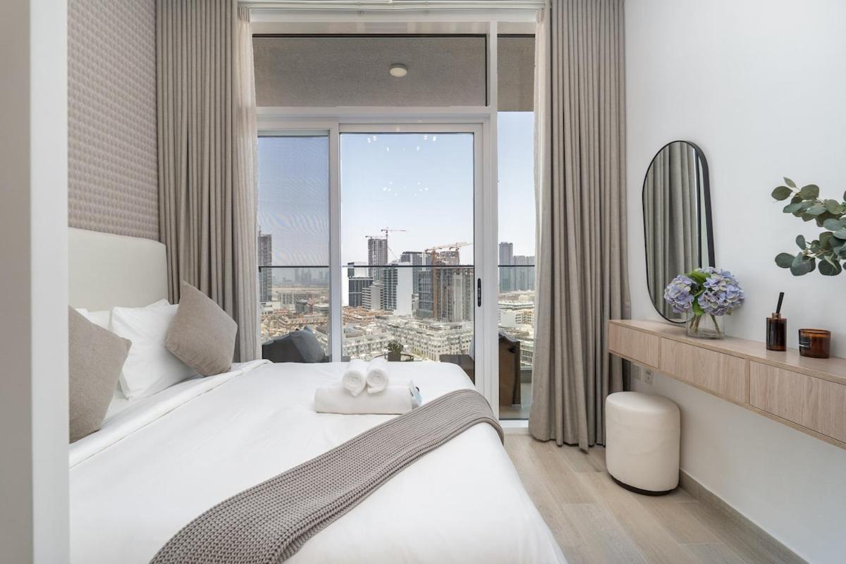 Sophisticated And Serene With Stunning Skyline Views In Jvc
