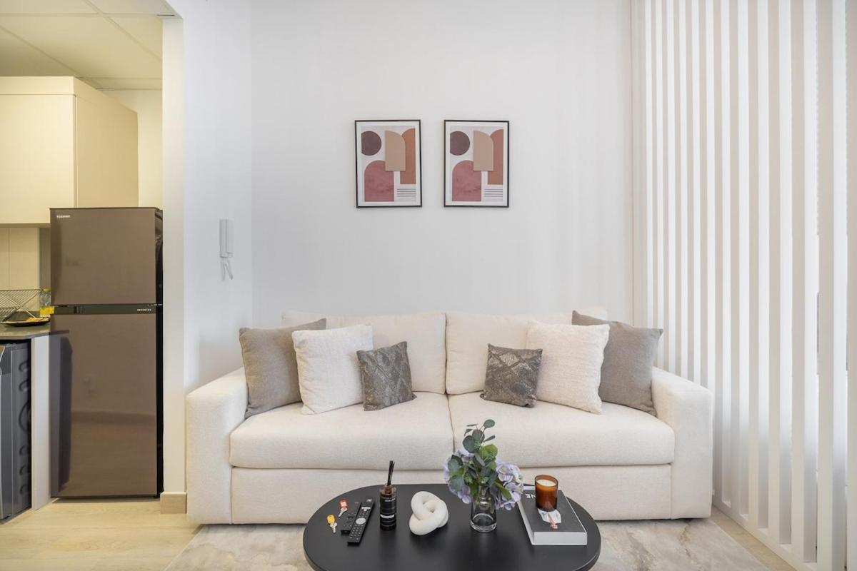 Apartment Sophisticated And Serene With Stunning Skyline Views In Jvc