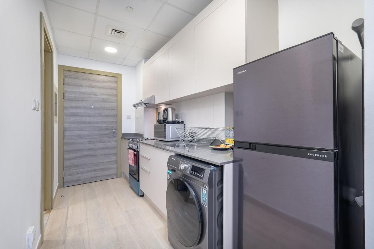 Apartment Sophisticated And Serene With Stunning Skyline Views In Jvc *