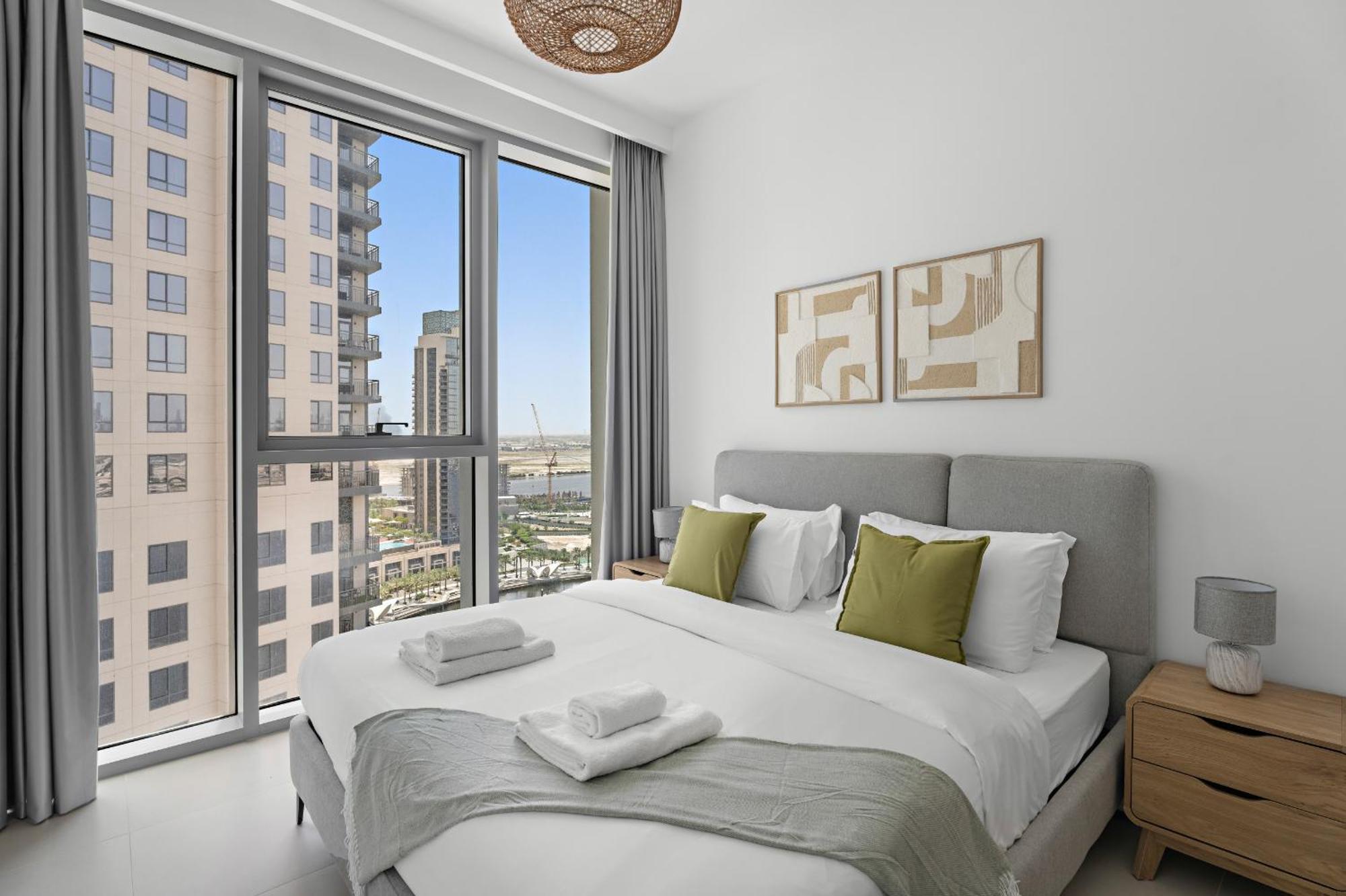 Vayk - Bright & Elegant 2 Bd With Creek Views Apartment