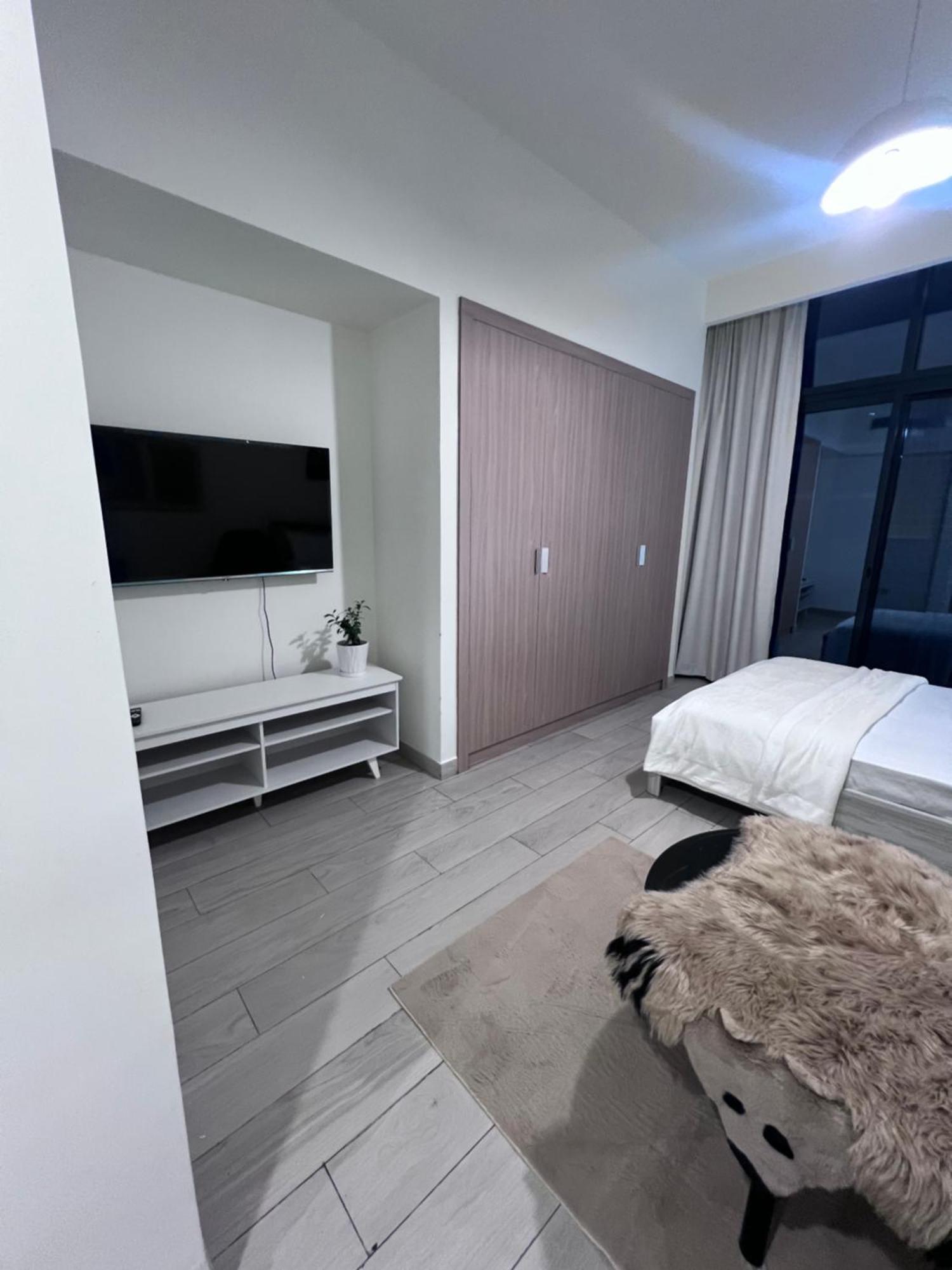 Apartment Azizi Riviera