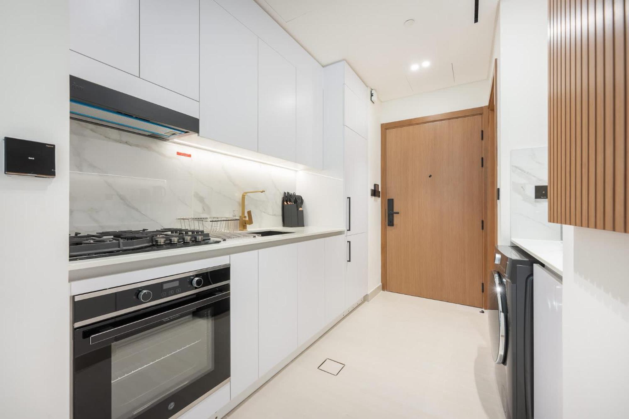Well-furnished And Luxurious In Jvc *