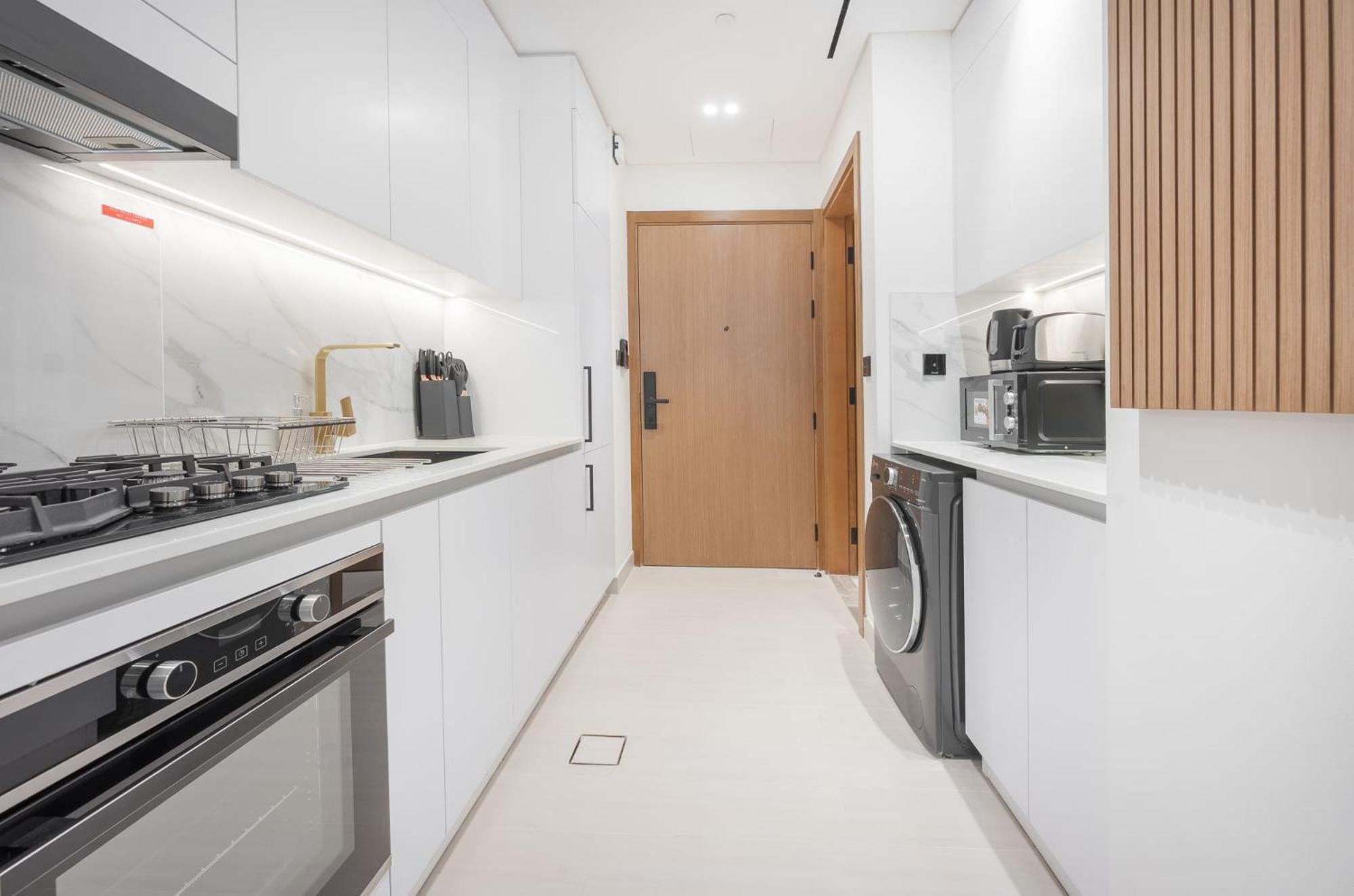 Well-furnished And Luxurious In Jvc
