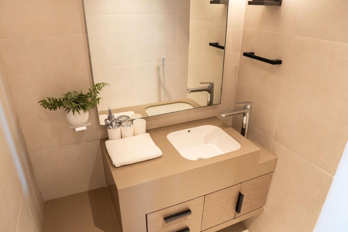 Jbr Luxe 1b Private Address Apartment
