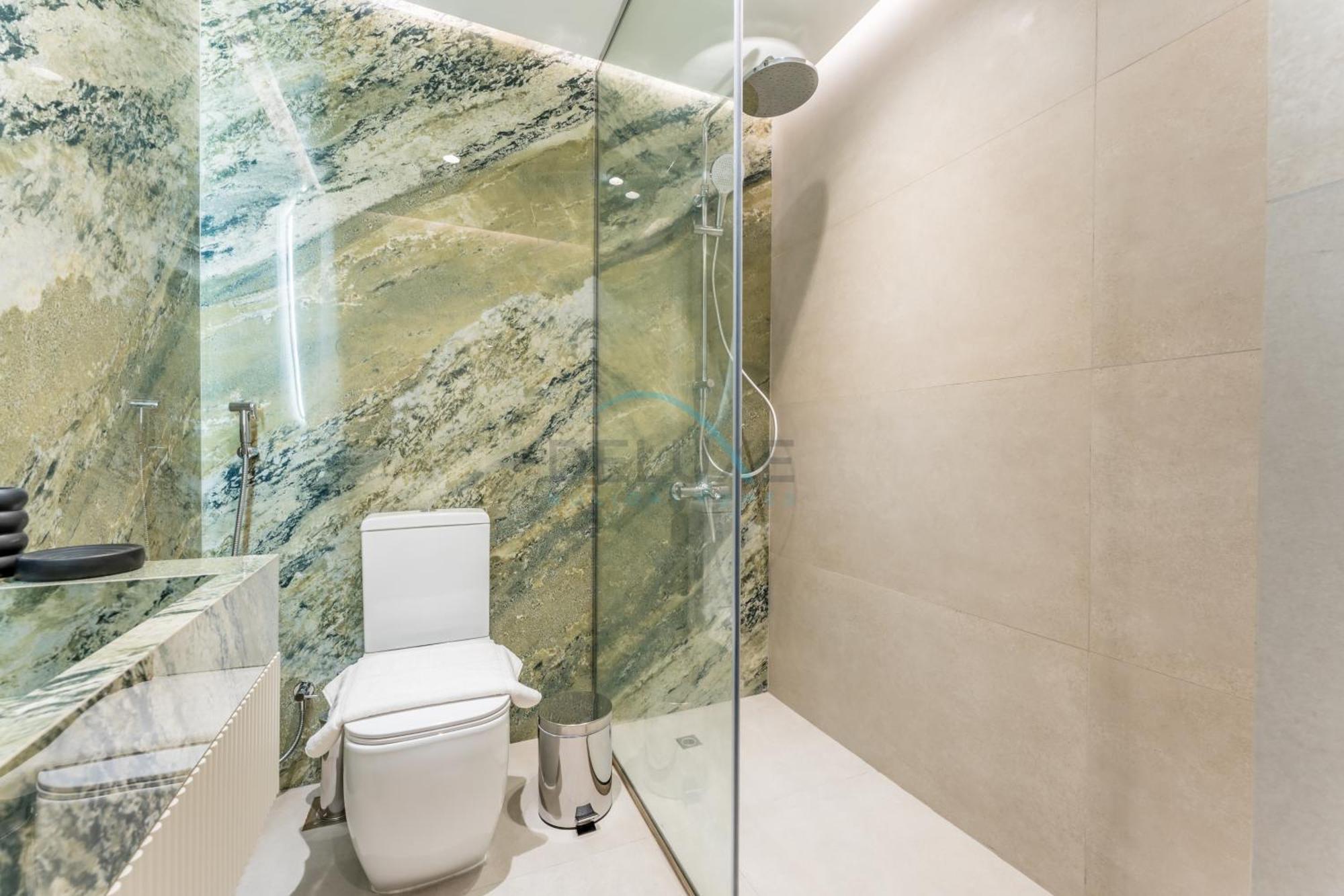 Upgraded 2br With Partial Sea And Views Near The Beach, Elite Residence, Marina By Deluxe Homes Apartment Dubai