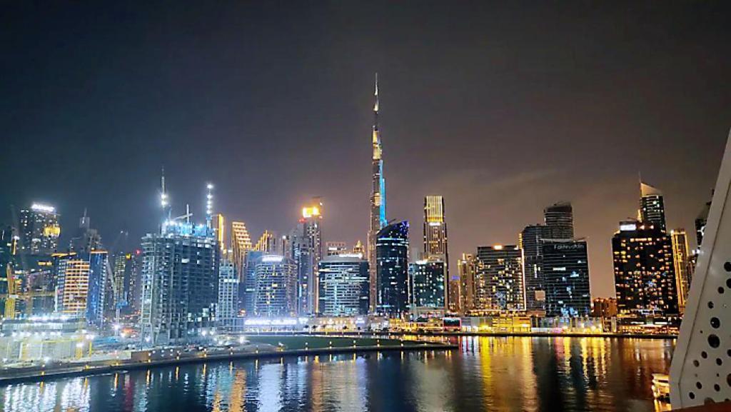 Luxury Oasis - Burj Khalifa Views Apartment Dubai