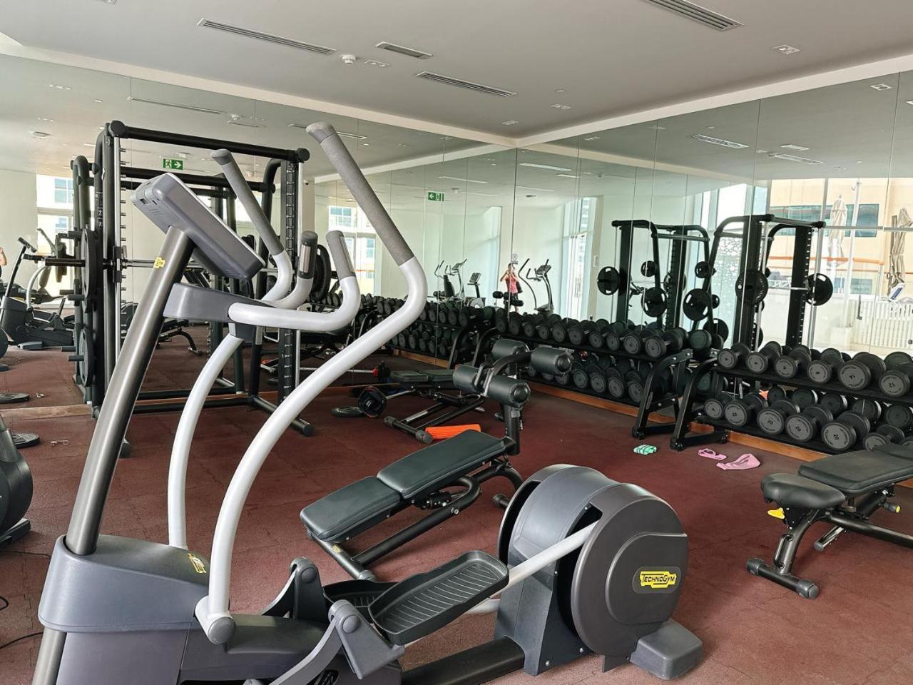 Luxury Oasis - Burj Khalifa Views Apartment Dubai