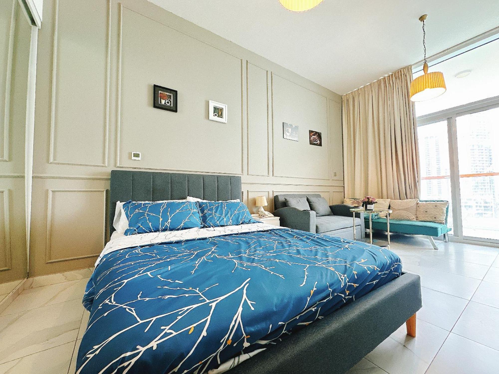 Luxury Oasis - Burj Khalifa Views Apartment