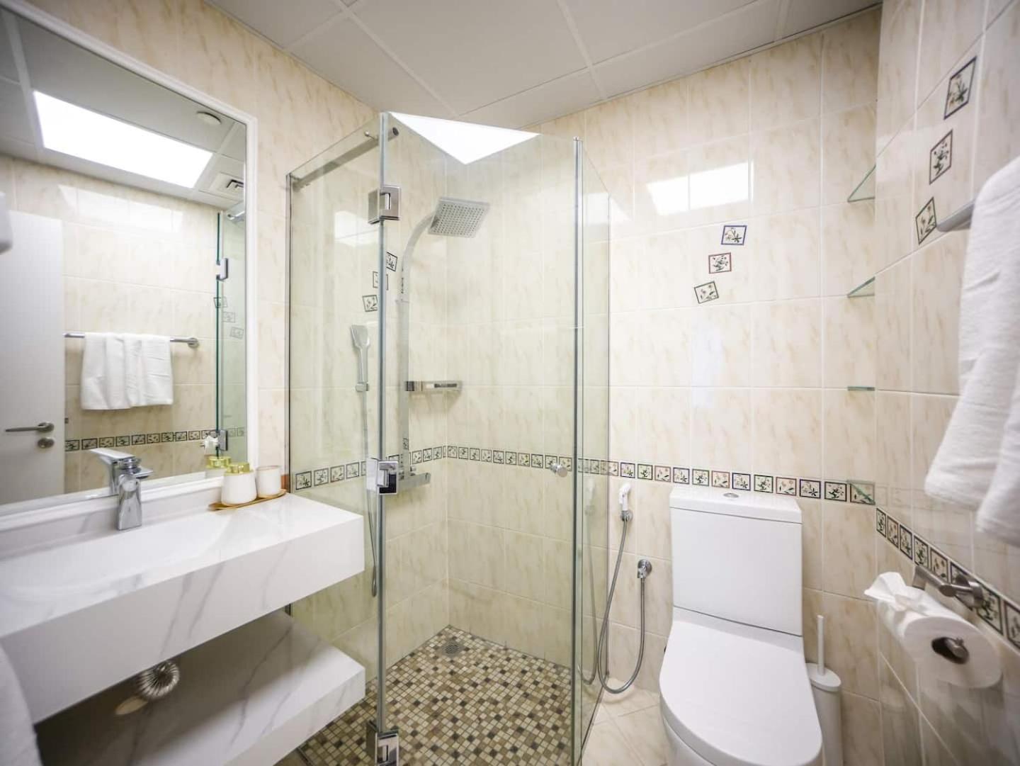 Deluxe 3 Bedroom With Marina & Sea View
