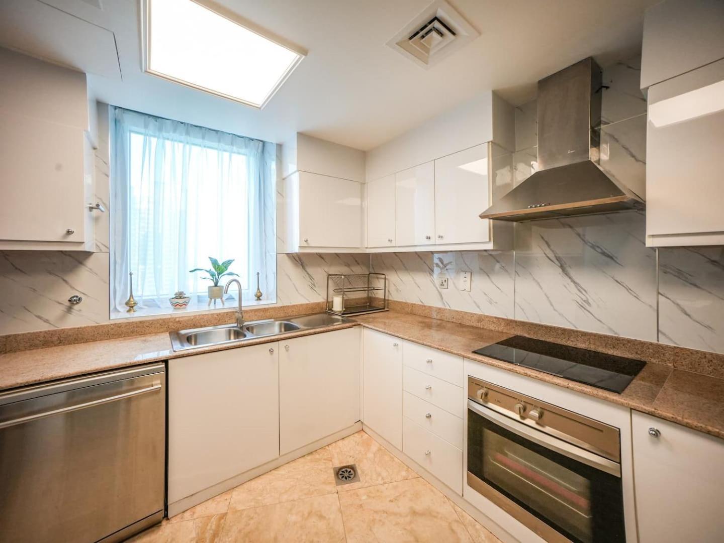 Daire Deluxe 3 Bedroom With Marina & Sea View