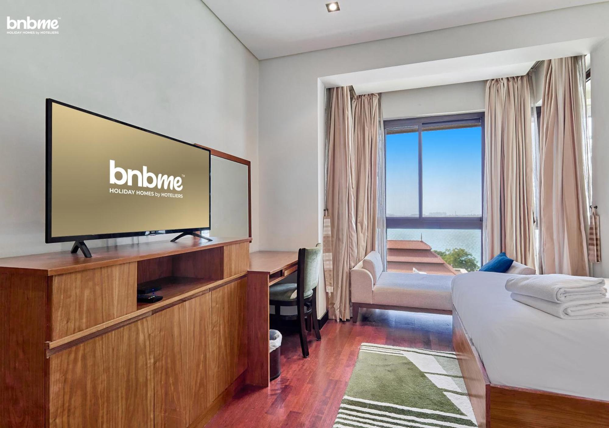 Bnbmehomes Style Living With Access Dubai