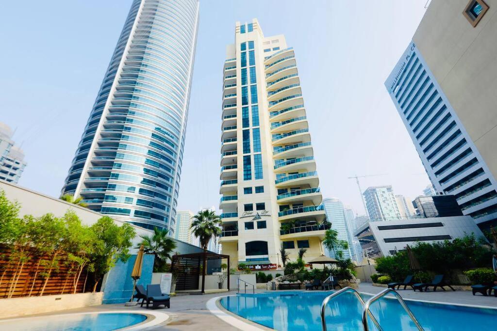 3 Bedroom Luxury Near Jbr Beach Apartment *