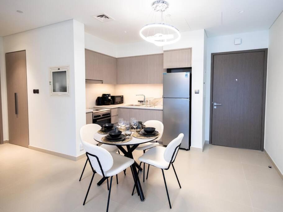 Apartment Mh - Act One Act Two - Downtown - 1bhk - Ref505 *