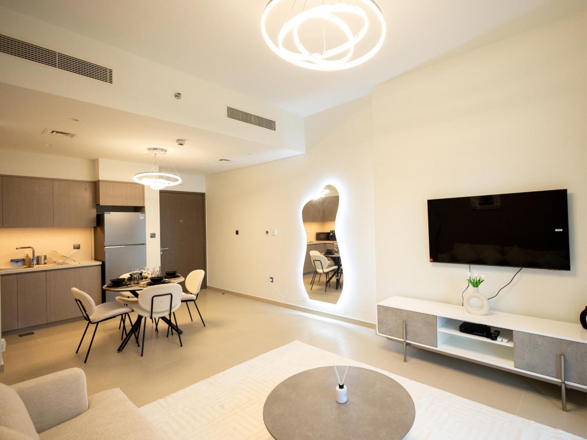 Apartment Mh - Act One Act Two - Downtown - 1bhk - Ref505