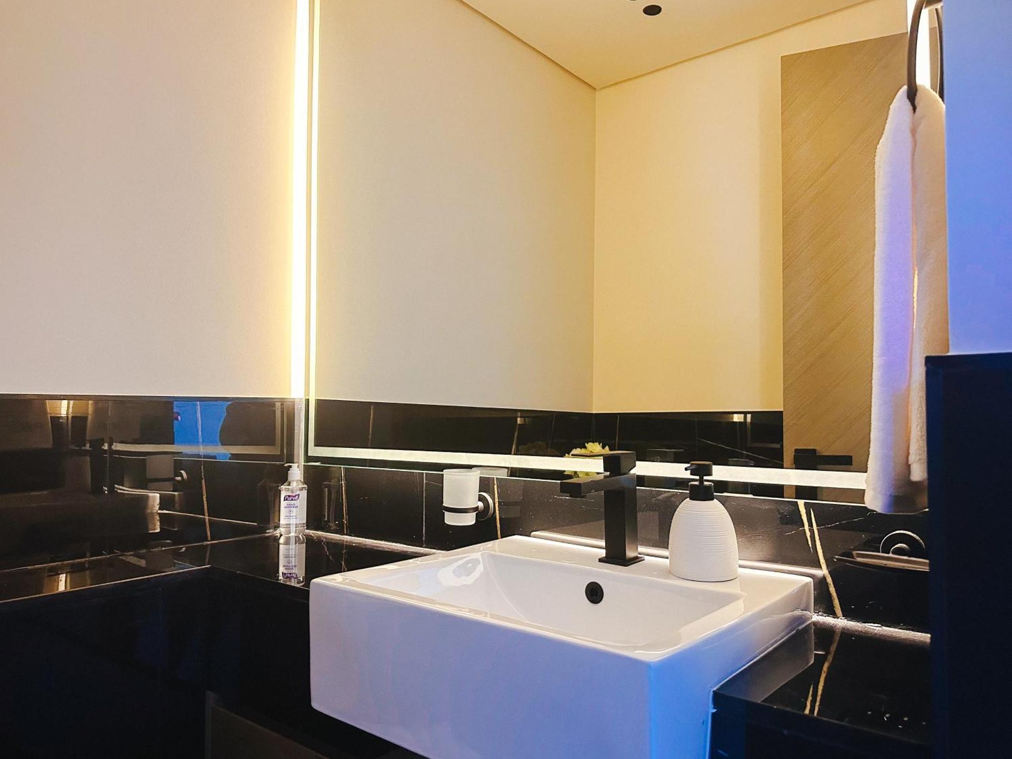 Apartment Waterfront With Burj Khalifa Views In Business Bay *